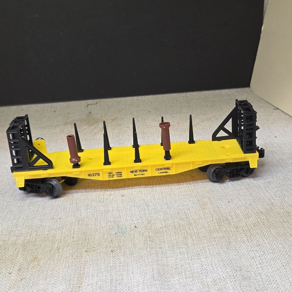lot of 5 HO scale Train Cars, Tower, Buildings and more - Picture 6 of 12